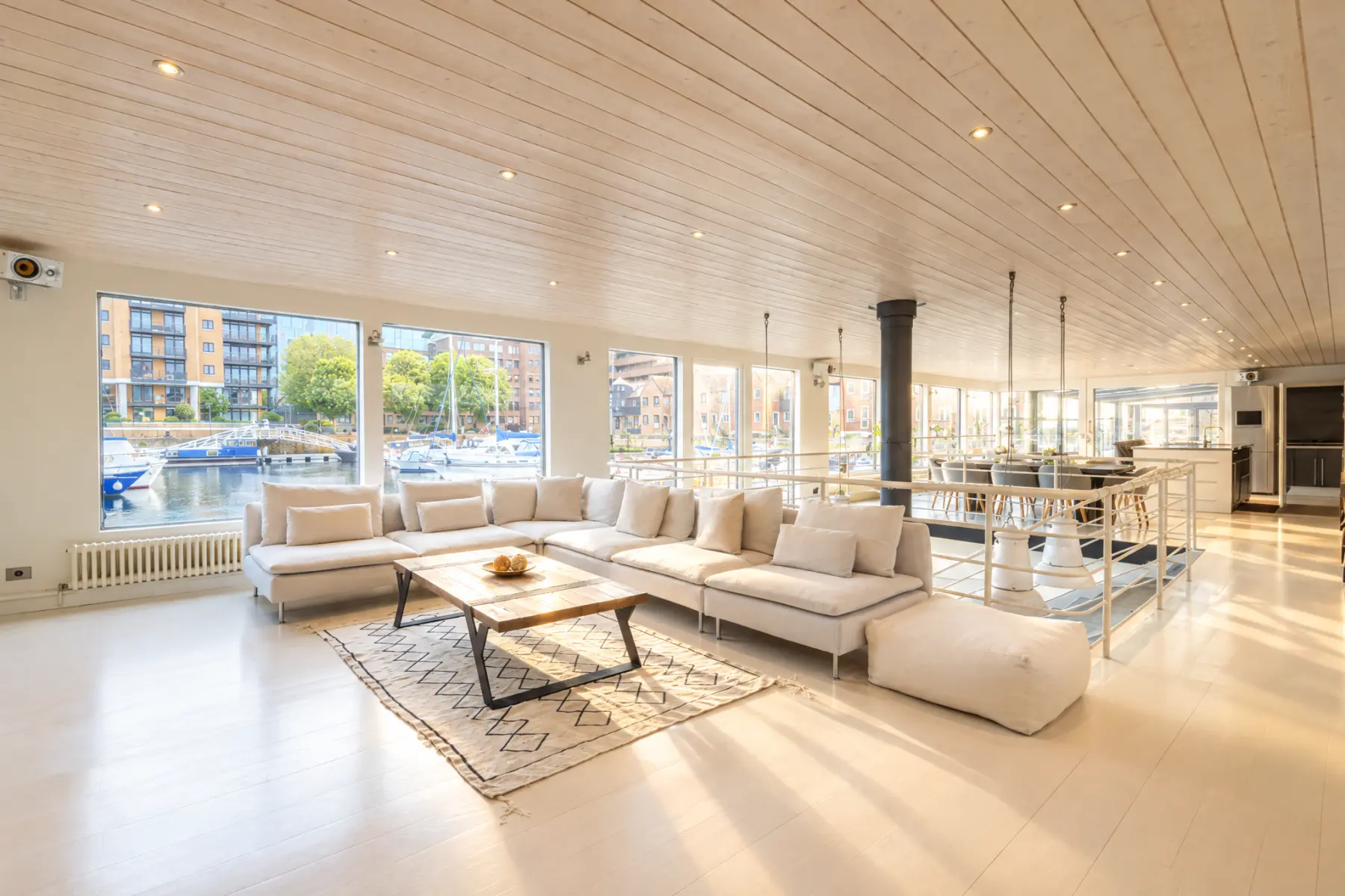 Britain's biggest houseboat in London Bridge